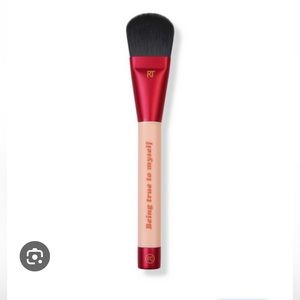 Makeup brush from Real Techniques!! Beautiful base foundations, tinted spf ⭐️